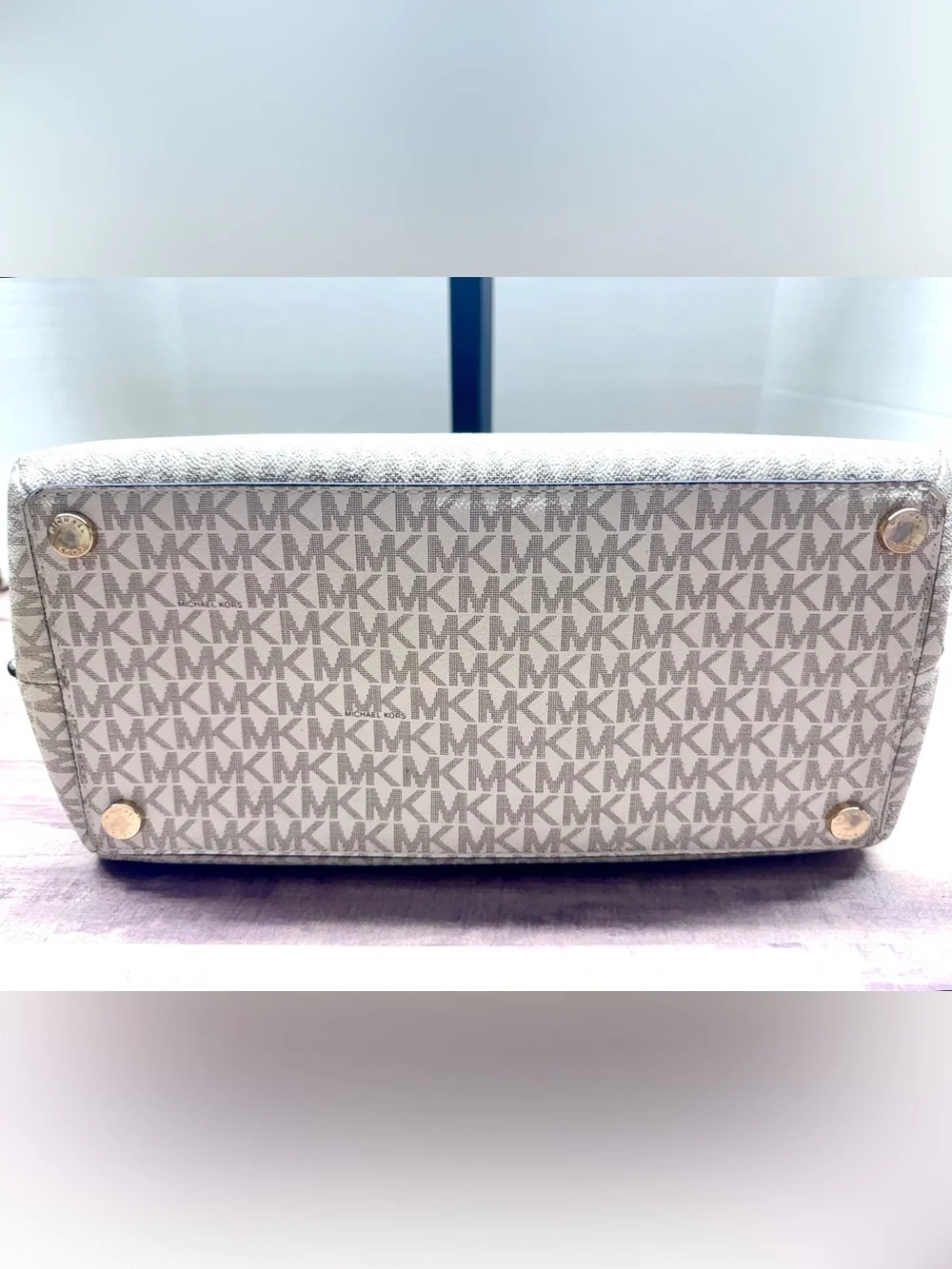 Michael Kors Womens Teagan Large Logo Print Shoulder Bag in Vanilla